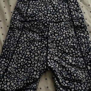 (xs)(could fit a small) Cotton On Fit- Blue leopard Biker Shorts